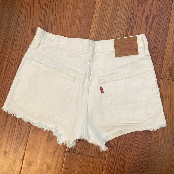 Levis 501 distressed denim shorts in pearly white with button fly - Picture 9 of 14